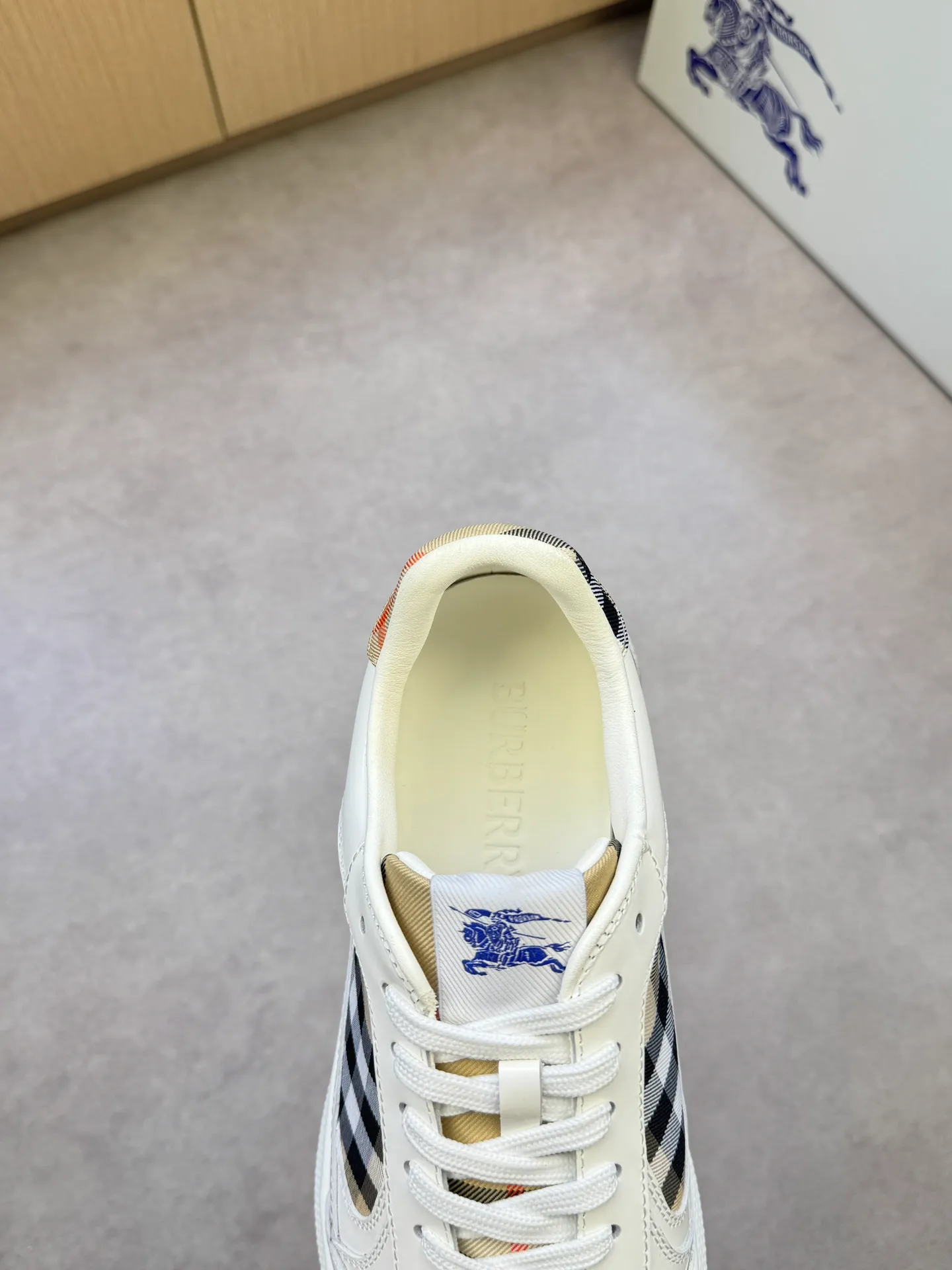 P400 [BURBERRY] Burberry casual sports sneakers - Upper: imported 🔝 open edge beaded calfskin, brand totem cloth, tongue brand cloth label - Inner: water-dyed cowhide - Outsole: ultra-light TPR rubber; two-color molded outsole - Super high quality control·Fine workmanship: highlighted (high-end, extravagance, grade) -Size: 38-44 (Male 45, can be customized)·BBR0372